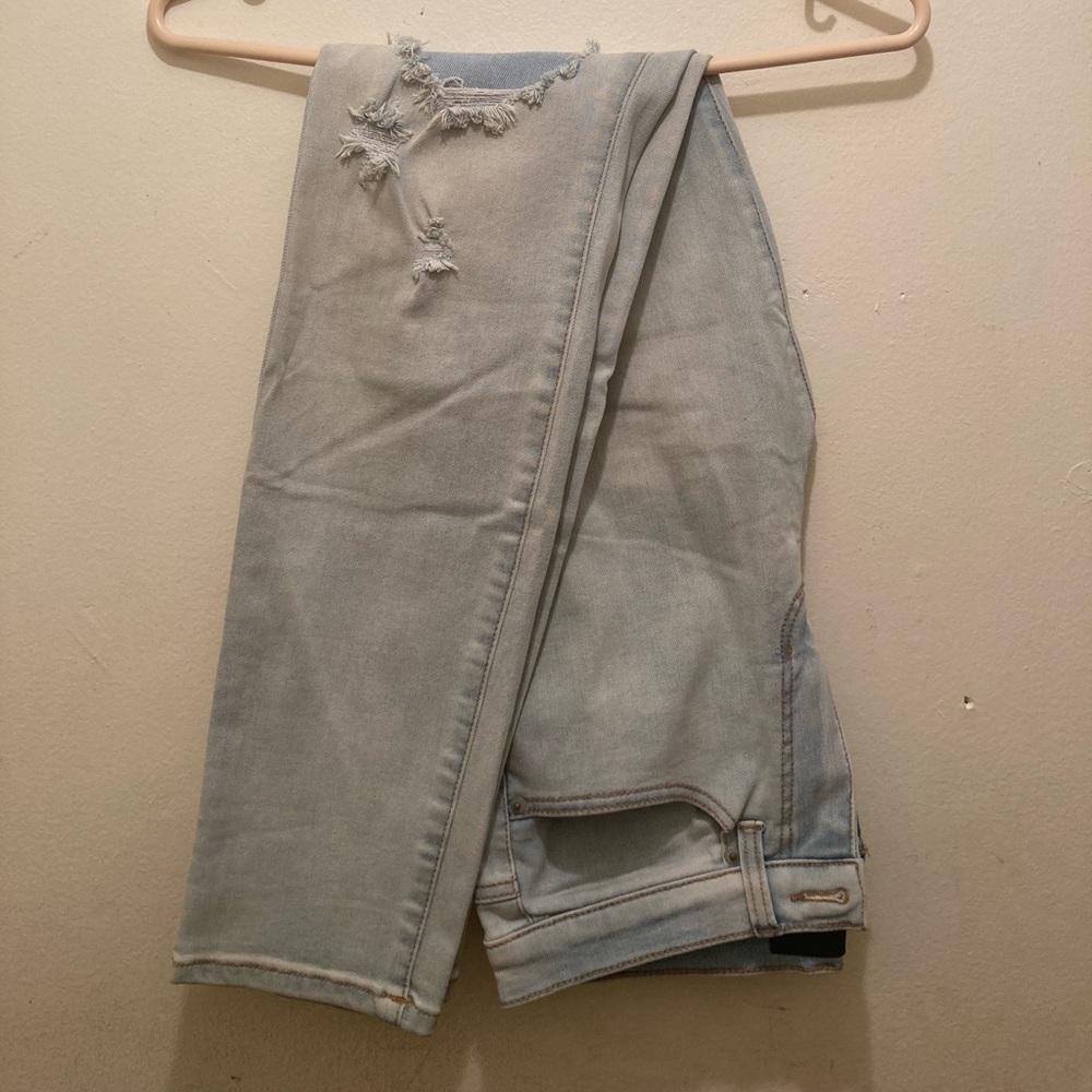 Light Washed Ripped Blue Jeans